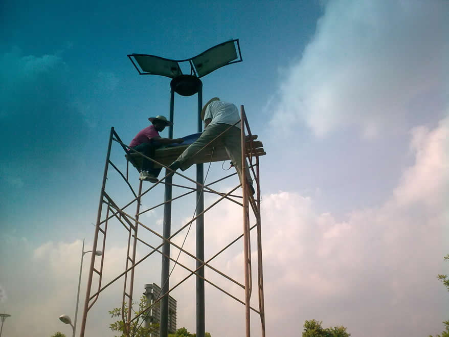 深圳大運(yùn)會(huì)風(fēng)光互補(bǔ)道路燈工程