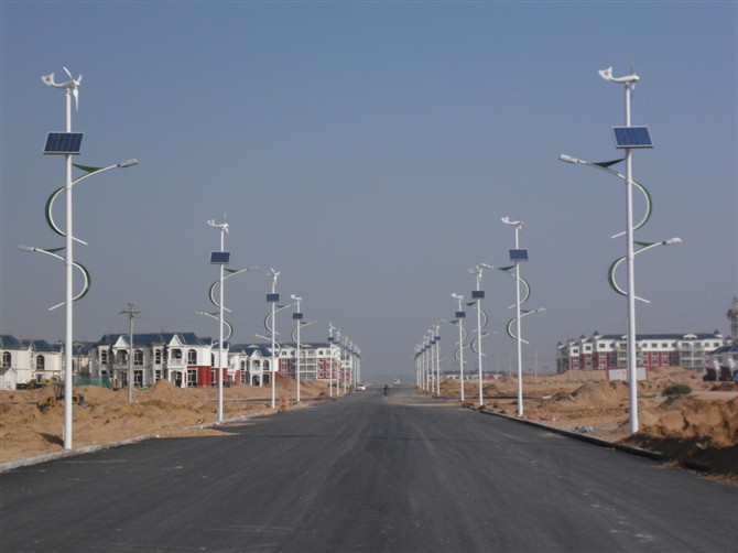 新疆太陽(yáng)能風(fēng)光互補(bǔ)路燈改造